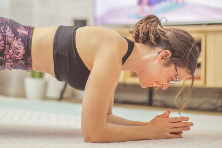 ejercicios para el suelo pélvico en el postparto: planchas
