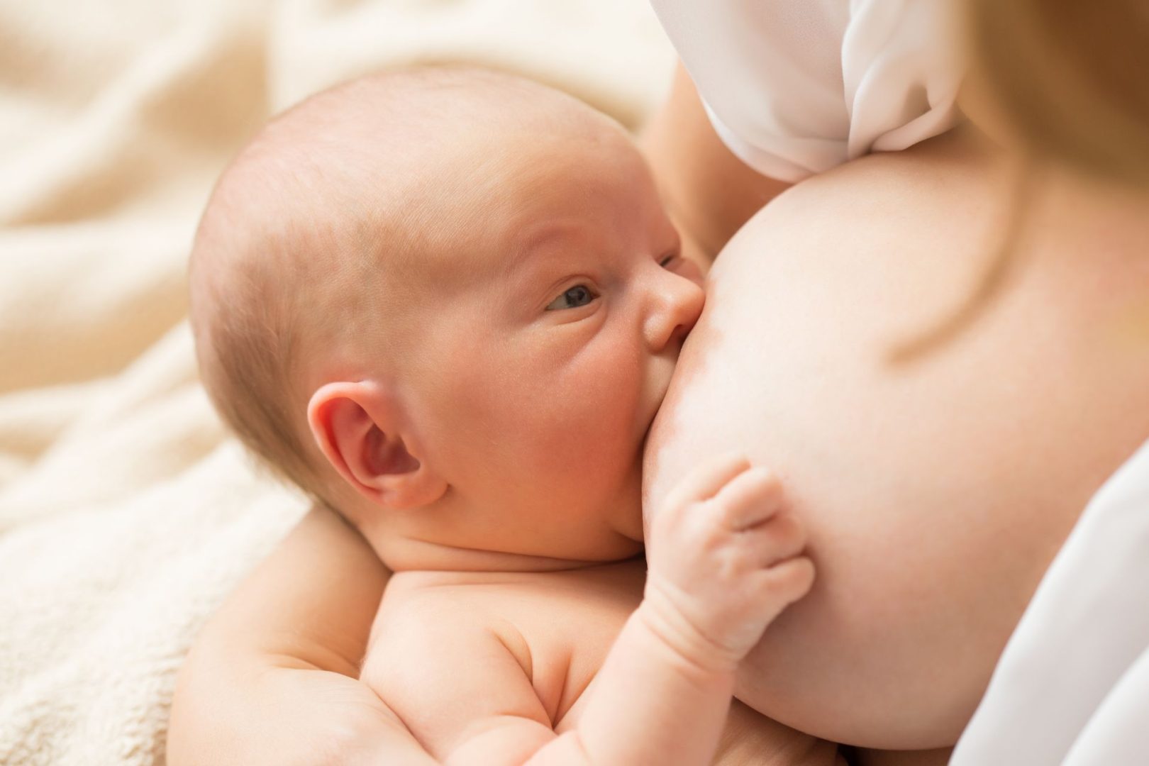 primeros cuidados del recién nacido: el agarre en la lactancia