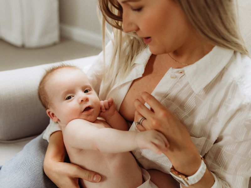 La crisis de lactancia de los 3 meses es una etapa normal en el desarrollo de muchos bebés.