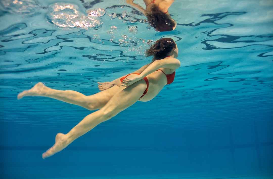 ejercicios en la piscina durante el embarazo