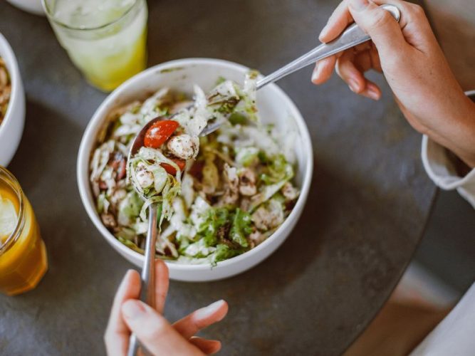 barriga postparto después de 5 meses: alimentación